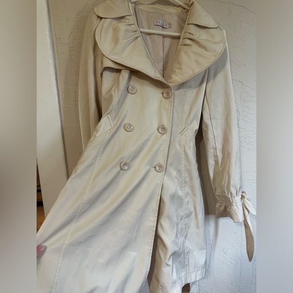 ❤️‍🔥2/$20❤️‍🔥LILY.J London Bow Trench Coat Size Small - Picture 6 of 10